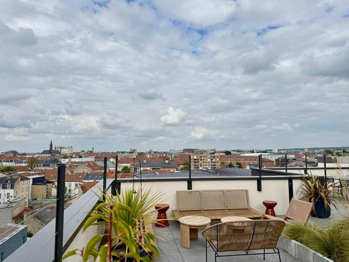 We Live Sharies - B203 Appartement